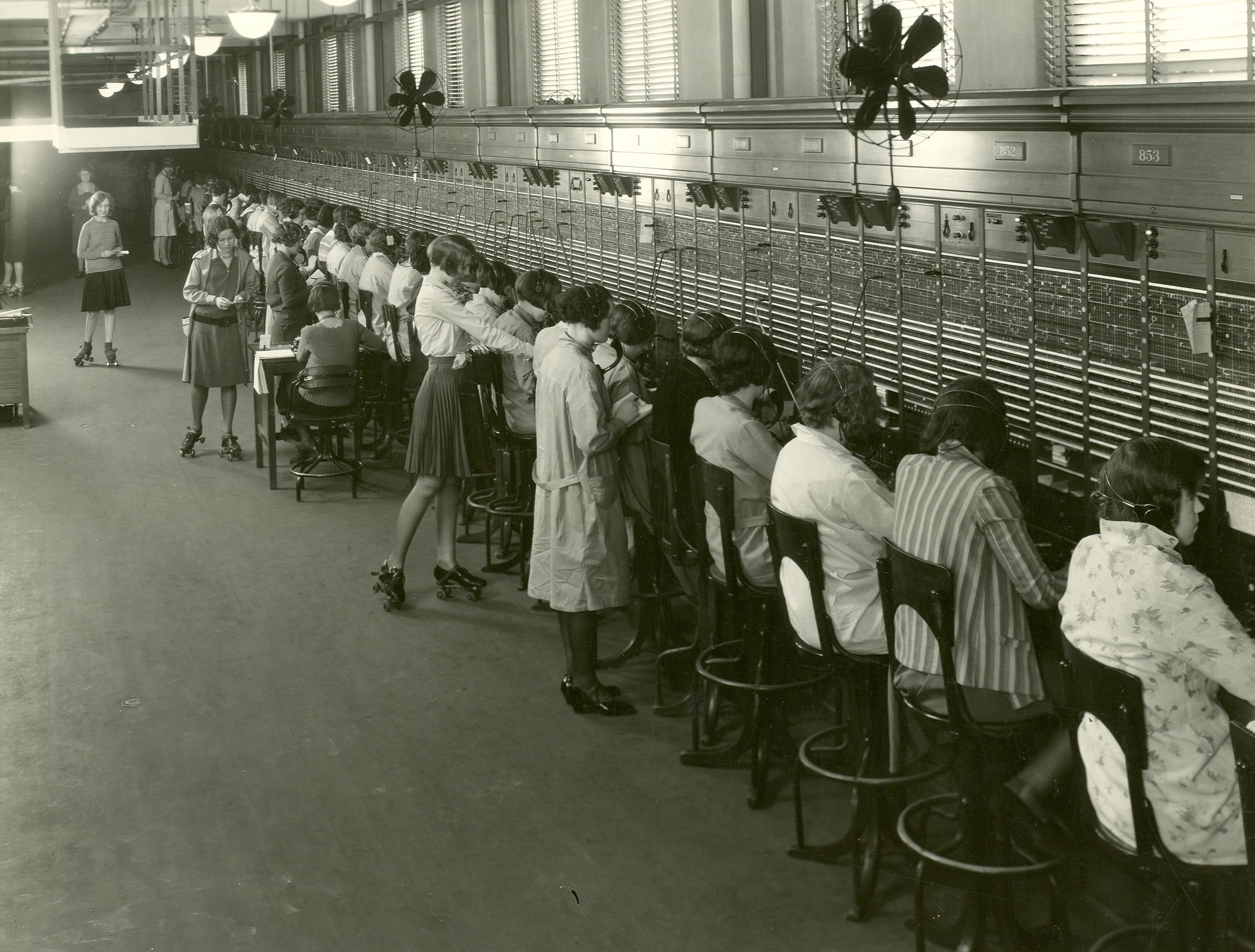 Chicago Operators; Chicago messenger girls on roller skates (1929)