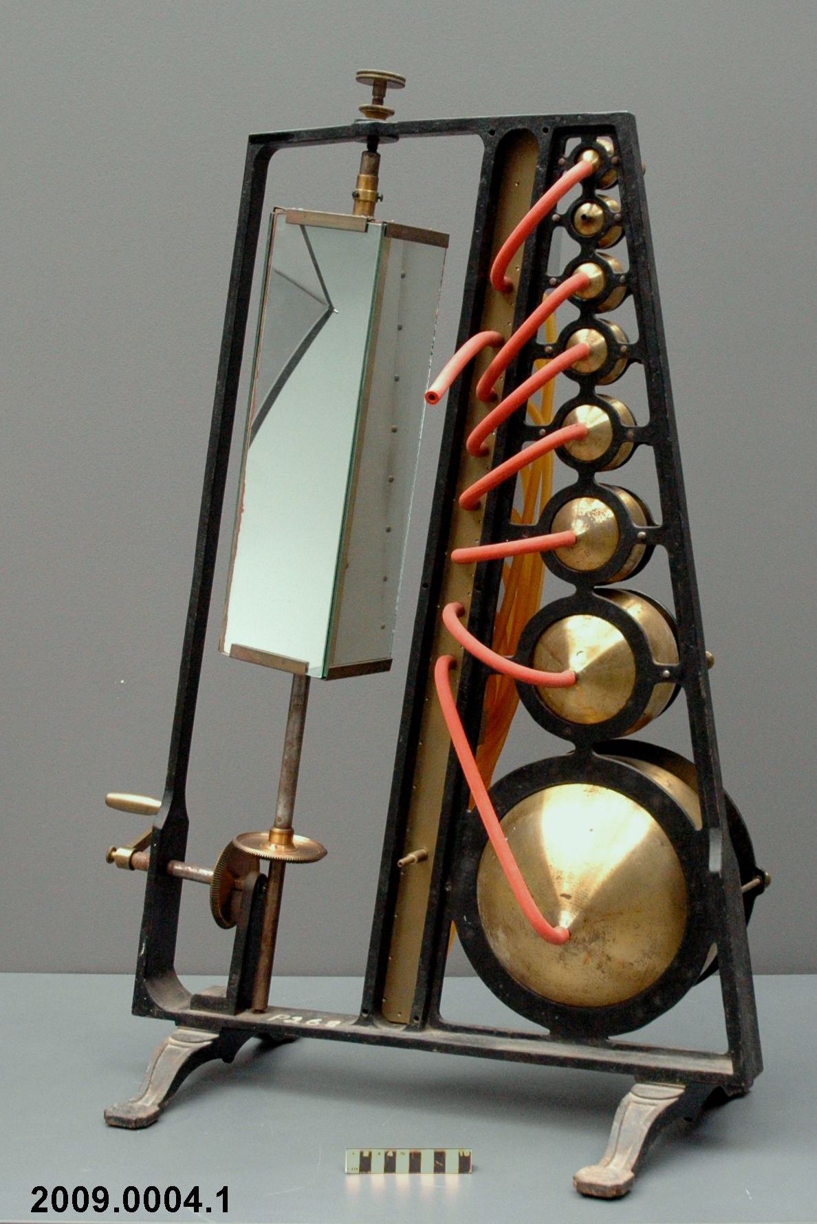 Koenig’s sound analyzer (front and back) c. 1878. Ingenium: Canada’s Museums of Science and Innovation, Artifact no. 2009.0004. 