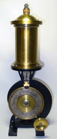 Tone variator by Max Kohl; the tone can be varied from 200 to 400 compound vibrations (i.e., 100 to 200 Hz).